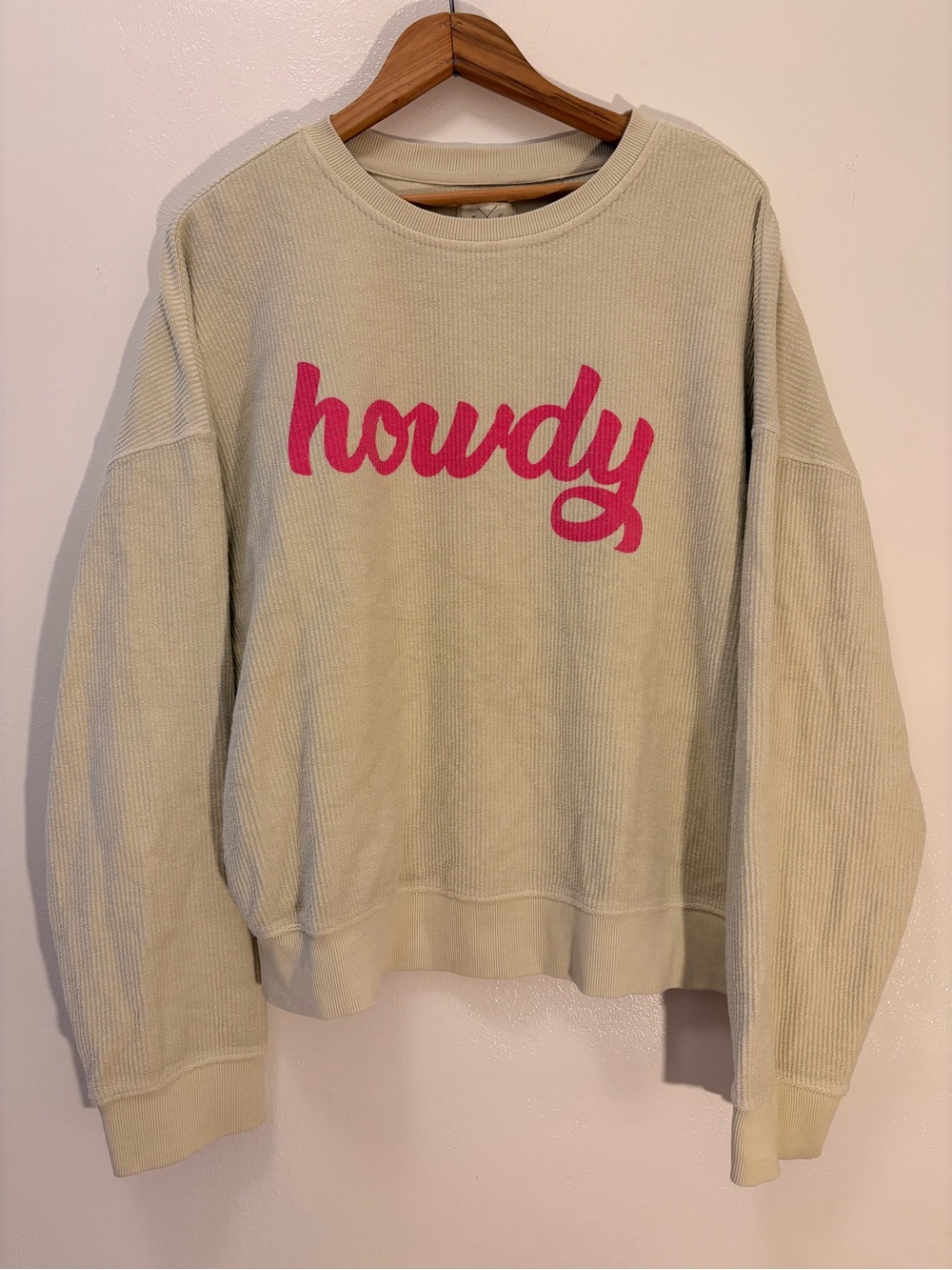 Thread & Supply Women's Cream 'Howdy' Graphic Sweater XL Pink Script